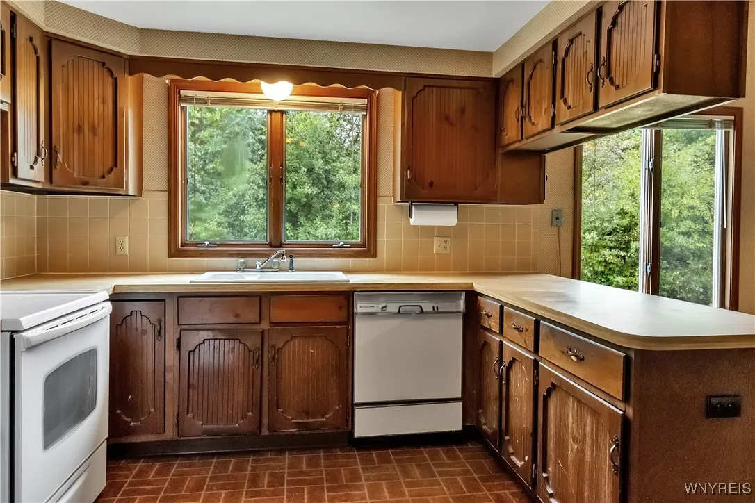 6810 Tuscany Lane, Clarence, New York 14051, Clarence, New York 14051, 4 Bedrooms Bedrooms, 7 Rooms Rooms,2 BathroomsBathrooms,Residential,For Sale,6810 Tuscany Lane, Clarence, New York 14051,B1631660