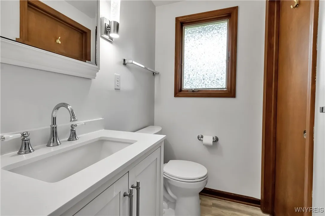 Ensuite Full Bathroom
