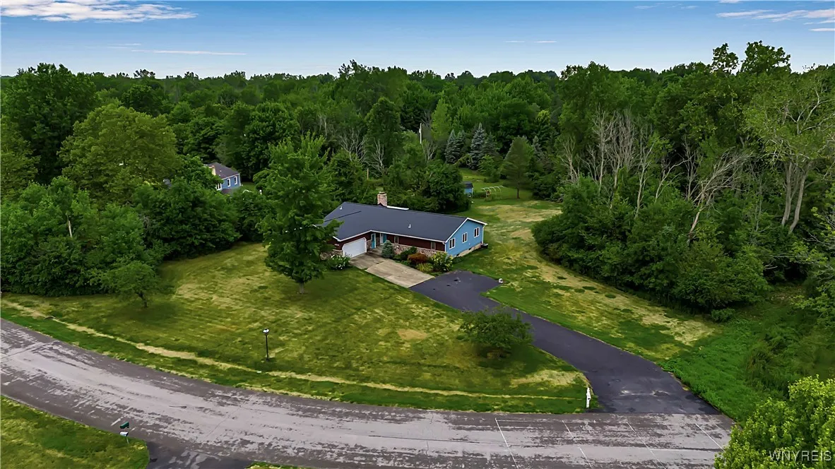 6810 Tuscany Lane, Clarence, New York 14051, Clarence, New York 14051, 4 Bedrooms Bedrooms, 7 Rooms Rooms,2 BathroomsBathrooms,Residential,For Sale,6810 Tuscany Lane, Clarence, New York 14051,B1631660
