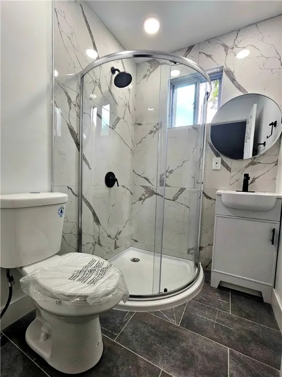 Left Full bath - 2ndfloor