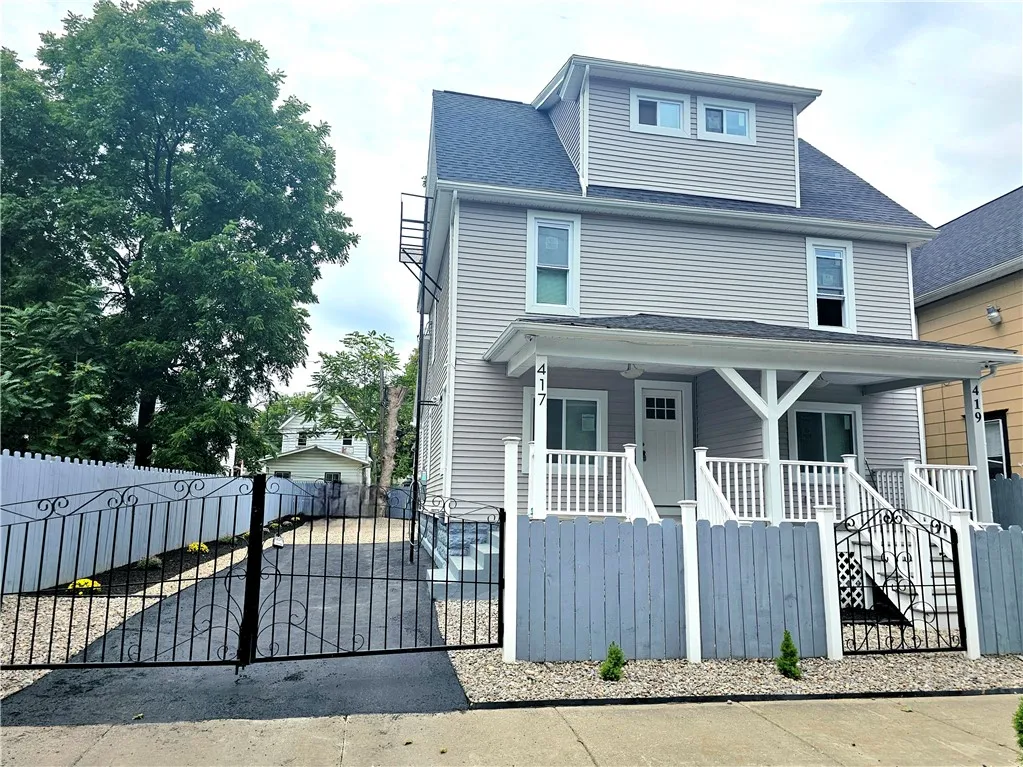 419 Murray Street 417, Rochester, New York 14606, Rochester, New York 14606, 6 Bedrooms Bedrooms, ,2 BathroomsBathrooms,Residential,For Sale,419 Murray Street 417, Rochester, New York 14606,R1633107