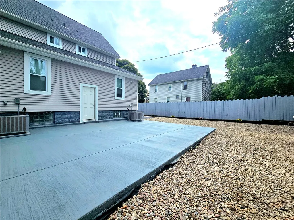 419 Murray Street 417, Rochester, New York 14606, Rochester, New York 14606, 6 Bedrooms Bedrooms, ,2 BathroomsBathrooms,Residential,For Sale,419 Murray Street 417, Rochester, New York 14606,R1633107