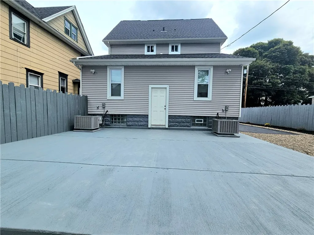 419 Murray Street 417, Rochester, New York 14606, Rochester, New York 14606, 6 Bedrooms Bedrooms, ,2 BathroomsBathrooms,Residential,For Sale,419 Murray Street 417, Rochester, New York 14606,R1633107