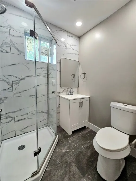 Right full bath - 2nd floor