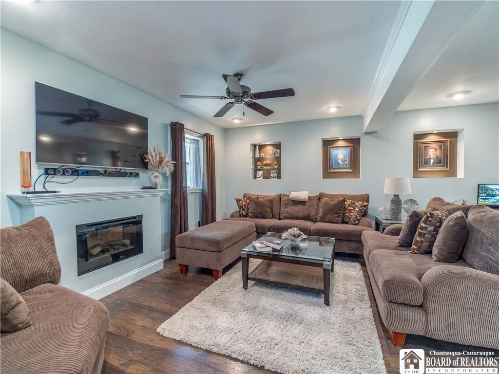 33 Delevan Avenue, Jamestown, New York 14701, Jamestown, New York 14701, 3 Bedrooms Bedrooms, 8 Rooms Rooms,2 BathroomsBathrooms,Residential,For Sale,33 Delevan Avenue, Jamestown, New York 14701,0,R1633358