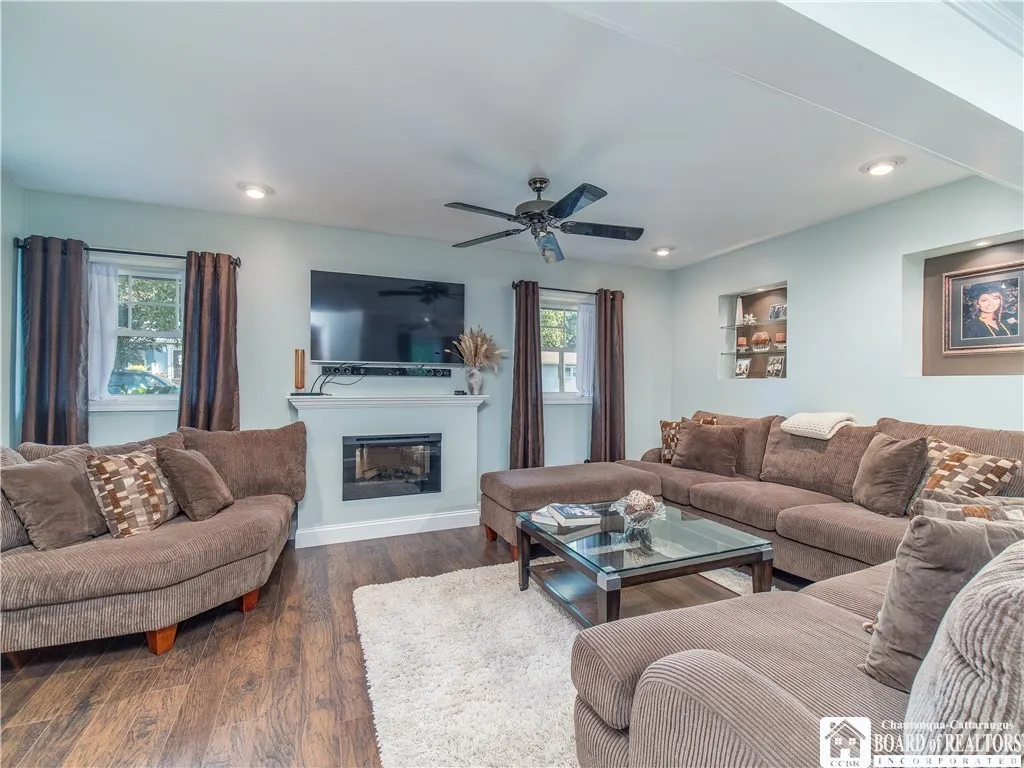 33 Delevan Avenue, Jamestown, New York 14701, Jamestown, New York 14701, 3 Bedrooms Bedrooms, 8 Rooms Rooms,2 BathroomsBathrooms,Residential,For Sale,33 Delevan Avenue, Jamestown, New York 14701,0,R1633358
