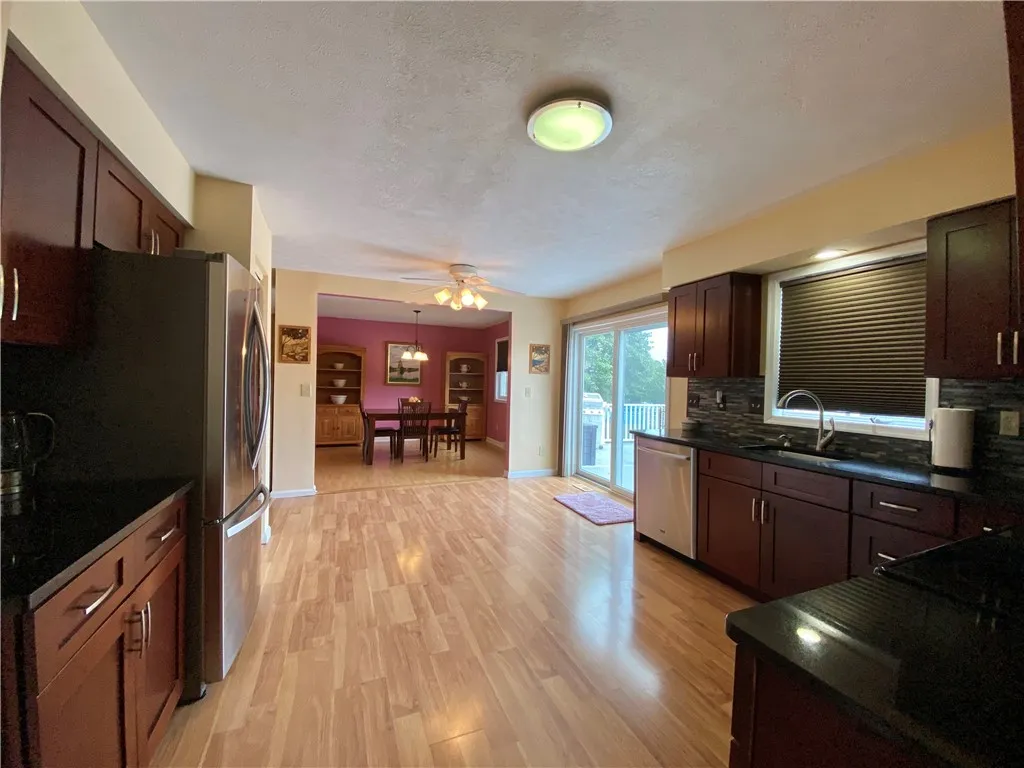1055 West Clinton Street, Elmira, New York 14905, Elmira, New York 14905, 3 Bedrooms Bedrooms, 10 Rooms Rooms,2 BathroomsBathrooms,Residential,For Sale,1055 West Clinton Street, Elmira, New York 14905,R1632834
