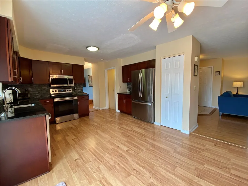 1055 West Clinton Street, Elmira, New York 14905, Elmira, New York 14905, 3 Bedrooms Bedrooms, 10 Rooms Rooms,2 BathroomsBathrooms,Residential,For Sale,1055 West Clinton Street, Elmira, New York 14905,R1632834