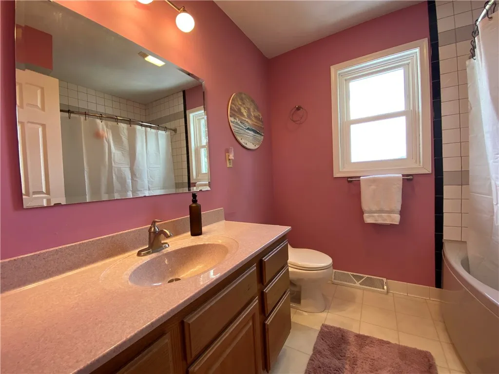 Upper Full Bath