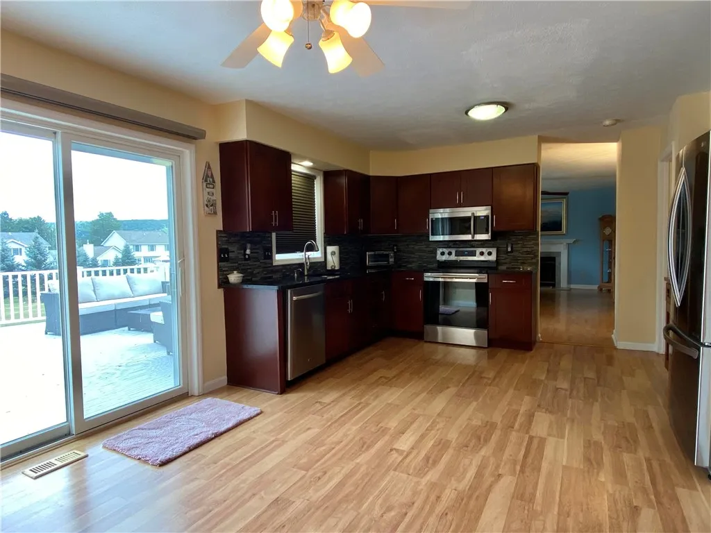 Large updated kitchen w/granite counters