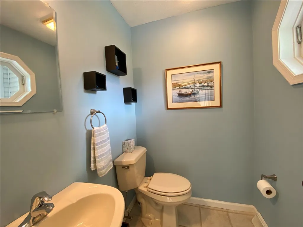 1st floor 1/2 bath