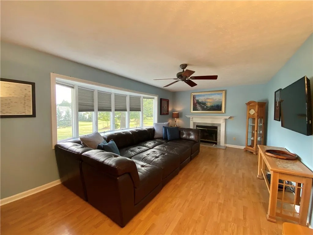 Great sized 1st floor family room w/gas fireplace