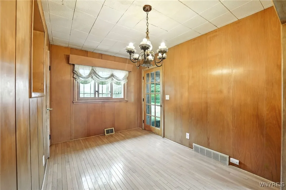 4990 Meadowbrook Road, Clarence, New York 14221, Clarence, New York 14221, 3 Bedrooms Bedrooms, 9 Rooms Rooms,2 BathroomsBathrooms,Residential,For Sale,4990 Meadowbrook Road, Clarence, New York 14221,B1633442