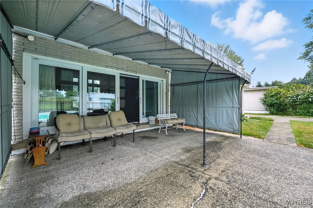 4990 Meadowbrook Road, Clarence, New York 14221, Clarence, New York 14221, 3 Bedrooms Bedrooms, 9 Rooms Rooms,2 BathroomsBathrooms,Residential,Closed,4990 Meadowbrook Road, Clarence, New York 14221,0,B1633442