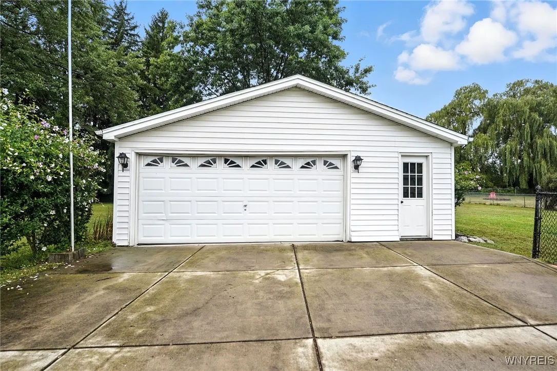 4990 Meadowbrook Road, Clarence, New York 14221, Clarence, New York 14221, 3 Bedrooms Bedrooms, 9 Rooms Rooms,2 BathroomsBathrooms,Residential,Closed,4990 Meadowbrook Road, Clarence, New York 14221,0,B1633442