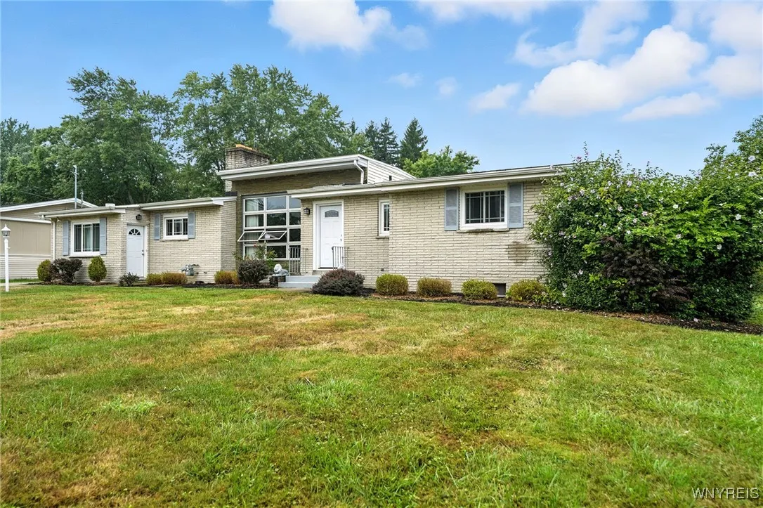 4990 Meadowbrook Road, Clarence, New York 14221, Clarence, New York 14221, 3 Bedrooms Bedrooms, 9 Rooms Rooms,2 BathroomsBathrooms,Residential,Closed,4990 Meadowbrook Road, Clarence, New York 14221,0,B1633442