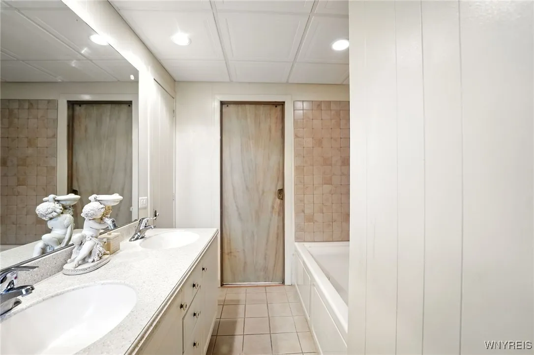 4990 Meadowbrook Road, Clarence, New York 14221, Clarence, New York 14221, 3 Bedrooms Bedrooms, 9 Rooms Rooms,2 BathroomsBathrooms,Residential,Closed,4990 Meadowbrook Road, Clarence, New York 14221,0,B1633442