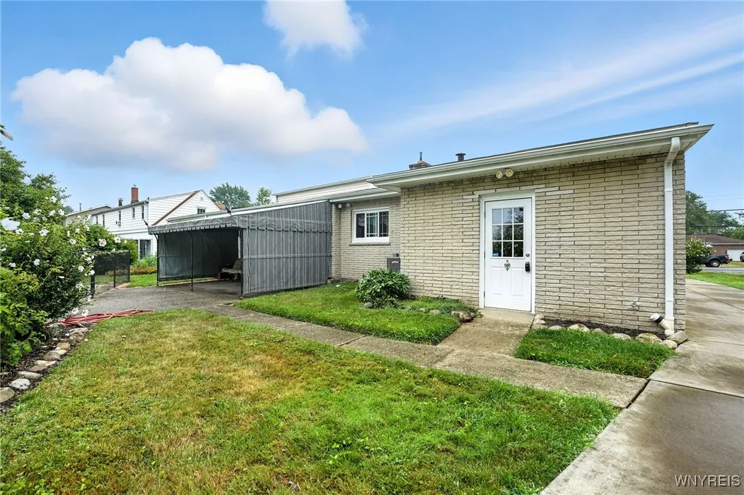 4990 Meadowbrook Road, Clarence, New York 14221, Clarence, New York 14221, 3 Bedrooms Bedrooms, 9 Rooms Rooms,2 BathroomsBathrooms,Residential,For Sale,4990 Meadowbrook Road, Clarence, New York 14221,B1633442