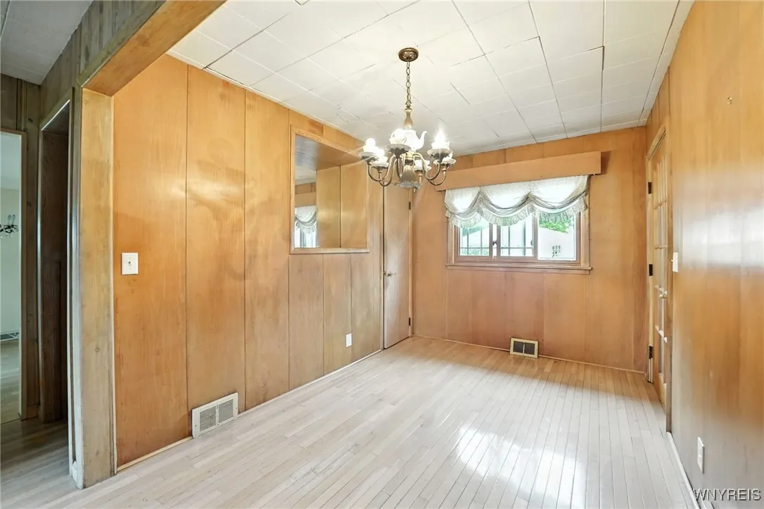 4990 Meadowbrook Road, Clarence, New York 14221, Clarence, New York 14221, 3 Bedrooms Bedrooms, 9 Rooms Rooms,2 BathroomsBathrooms,Residential,For Sale,4990 Meadowbrook Road, Clarence, New York 14221,0,B1633442