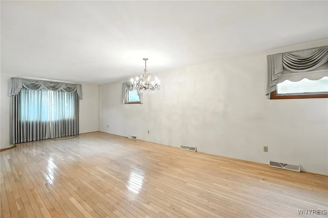 4990 Meadowbrook Road, Clarence, New York 14221, Clarence, New York 14221, 3 Bedrooms Bedrooms, 9 Rooms Rooms,2 BathroomsBathrooms,Residential,For Sale,4990 Meadowbrook Road, Clarence, New York 14221,B1633442