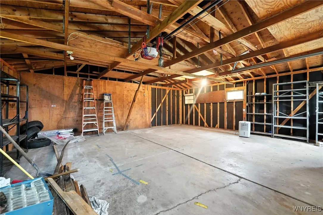 4990 Meadowbrook Road, Clarence, New York 14221, Clarence, New York 14221, 3 Bedrooms Bedrooms, 9 Rooms Rooms,2 BathroomsBathrooms,Residential,For Sale,4990 Meadowbrook Road, Clarence, New York 14221,B1633442