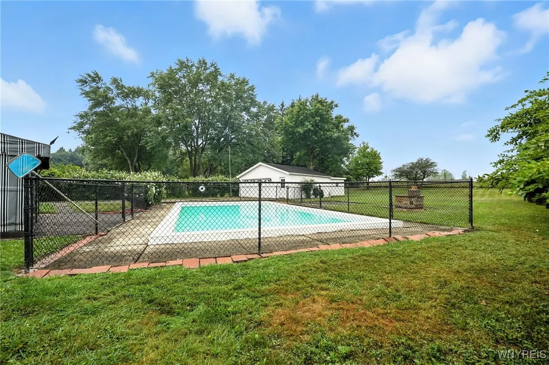 4990 Meadowbrook Road, Clarence, New York 14221, Clarence, New York 14221, 3 Bedrooms Bedrooms, 9 Rooms Rooms,2 BathroomsBathrooms,Residential,Closed,4990 Meadowbrook Road, Clarence, New York 14221,0,B1633442