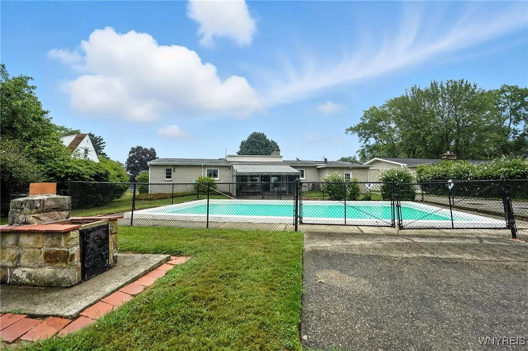 4990 Meadowbrook Road, Clarence, New York 14221, Clarence, New York 14221, 3 Bedrooms Bedrooms, 9 Rooms Rooms,2 BathroomsBathrooms,Residential,Closed,4990 Meadowbrook Road, Clarence, New York 14221,0,B1633442