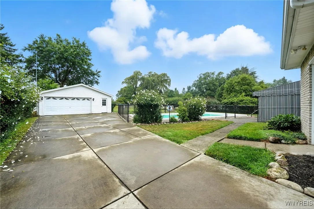 4990 Meadowbrook Road, Clarence, New York 14221, Clarence, New York 14221, 3 Bedrooms Bedrooms, 9 Rooms Rooms,2 BathroomsBathrooms,Residential,For Sale,4990 Meadowbrook Road, Clarence, New York 14221,B1633442