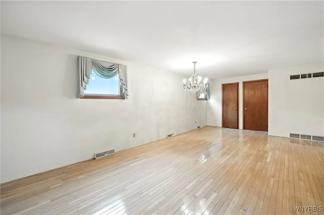 4990 Meadowbrook Road, Clarence, New York 14221, Clarence, New York 14221, 3 Bedrooms Bedrooms, 9 Rooms Rooms,2 BathroomsBathrooms,Residential,For Sale,4990 Meadowbrook Road, Clarence, New York 14221,B1633442
