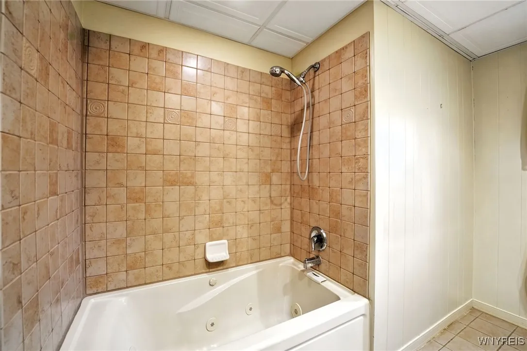 4990 Meadowbrook Road, Clarence, New York 14221, Clarence, New York 14221, 3 Bedrooms Bedrooms, 9 Rooms Rooms,2 BathroomsBathrooms,Residential,For Sale,4990 Meadowbrook Road, Clarence, New York 14221,0,B1633442