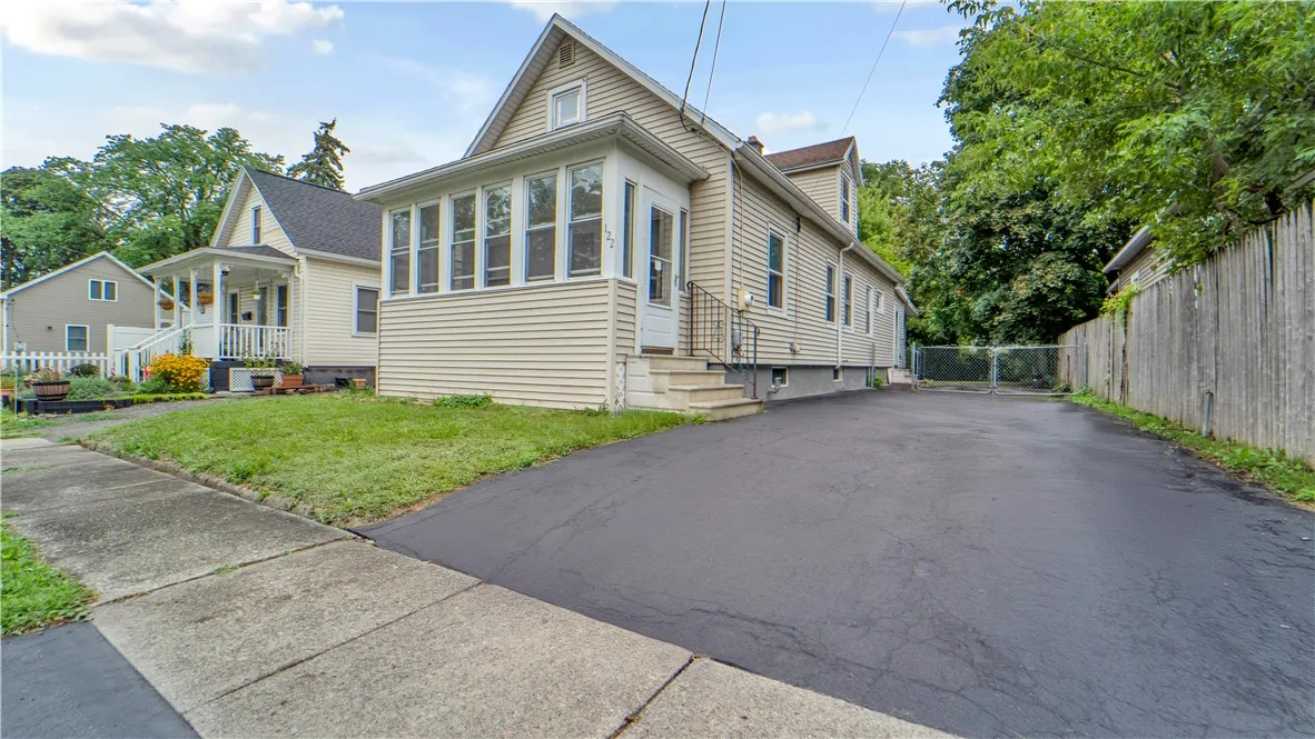 122 Dakota Street, Rochester, New York 14606, Rochester, New York 14606, 2 Bedrooms Bedrooms, 6 Rooms Rooms,1 BathroomBathrooms,Residential,For Sale,122 Dakota Street, Rochester, New York 14606,0,R1632607
