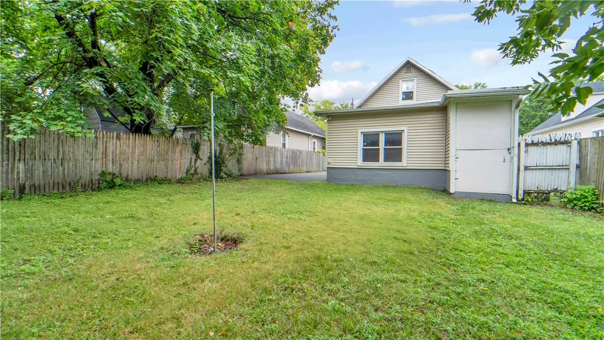 122 Dakota Street, Rochester, New York 14606, Rochester, New York 14606, 2 Bedrooms Bedrooms, 6 Rooms Rooms,1 BathroomBathrooms,Residential,For Sale,122 Dakota Street, Rochester, New York 14606,0,R1632607