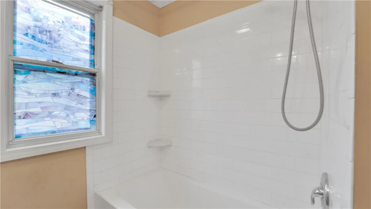 122 Dakota Street, Rochester, New York 14606, Rochester, New York 14606, 2 Bedrooms Bedrooms, 6 Rooms Rooms,1 BathroomBathrooms,Residential,For Sale,122 Dakota Street, Rochester, New York 14606,0,R1632607