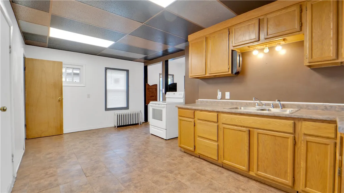 122 Dakota Street, Rochester, New York 14606, Rochester, New York 14606, 2 Bedrooms Bedrooms, 6 Rooms Rooms,1 BathroomBathrooms,Residential,For Sale,122 Dakota Street, Rochester, New York 14606,0,R1632607