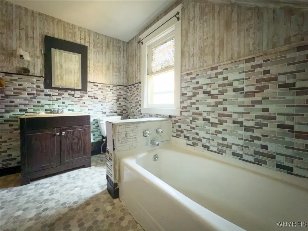 369 Abbott Road, Buffalo, New York 14220, Buffalo, New York 14220, 3 Bedrooms Bedrooms, 7 Rooms Rooms,1 BathroomBathrooms,Residential,For Sale,369 Abbott Road, Buffalo, New York 14220,B1633338