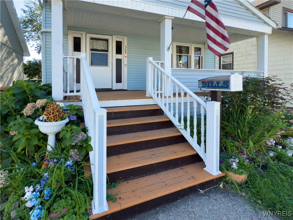 369 Abbott Road, Buffalo, New York 14220, Buffalo, New York 14220, 3 Bedrooms Bedrooms, 7 Rooms Rooms,1 BathroomBathrooms,Residential,For Sale,369 Abbott Road, Buffalo, New York 14220,B1633338