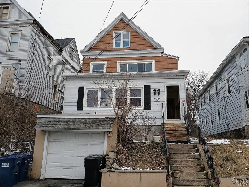 132 Spring Street, Syracuse, New York 13208, Syracuse, New York 13208, 5 Bedrooms Bedrooms, ,2 BathroomsBathrooms,Residential,For Sale,132 Spring Street, Syracuse, New York 13208,S1633665