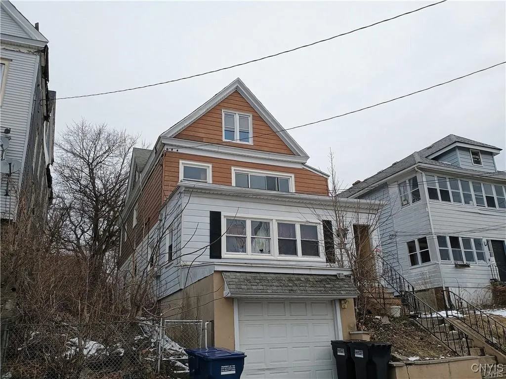 132 Spring Street, Syracuse, New York 13208, Syracuse, New York 13208, 5 Bedrooms Bedrooms, ,2 BathroomsBathrooms,Residential,For Sale,132 Spring Street, Syracuse, New York 13208,S1633665