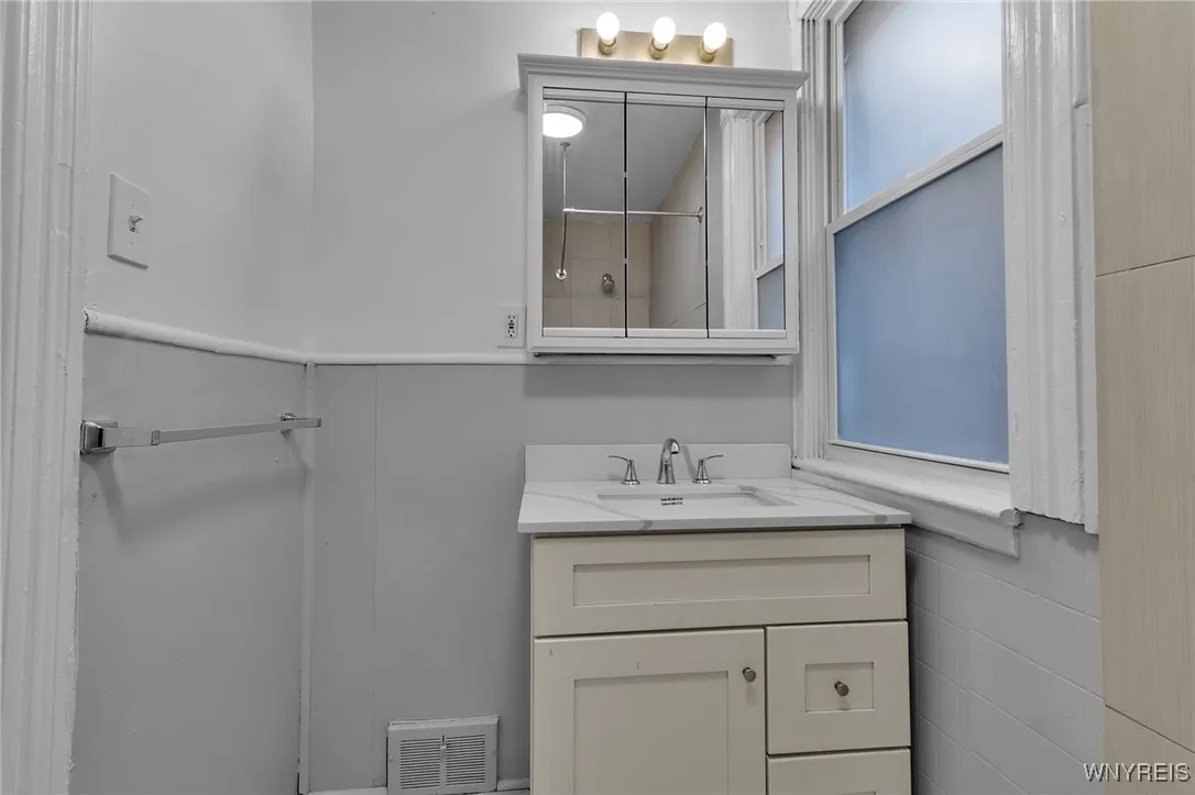 341 Bird Avenue, Buffalo, New York 14213, Buffalo, New York 14213, 5 Bedrooms Bedrooms, 8 Rooms Rooms,2 BathroomsBathrooms,Residential,For Sale,341 Bird Avenue, Buffalo, New York 14213,0,B1633371