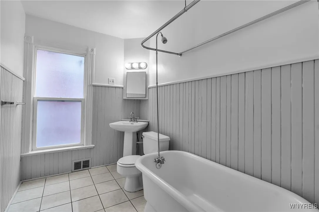 341 Bird Avenue, Buffalo, New York 14213, Buffalo, New York 14213, 5 Bedrooms Bedrooms, 8 Rooms Rooms,2 BathroomsBathrooms,Residential,For Sale,341 Bird Avenue, Buffalo, New York 14213,0,B1633371