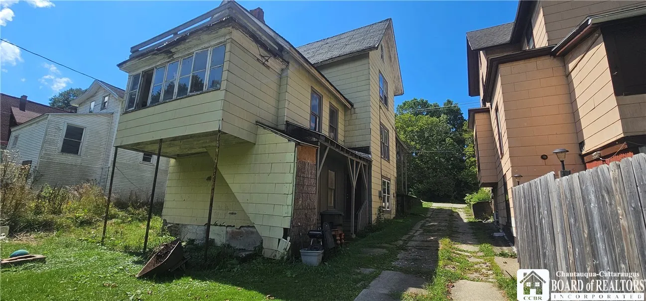 335 Foote Avenue, Jamestown, New York 14701, Jamestown, New York 14701, 6 Bedrooms Bedrooms, ,3 BathroomsBathrooms,Residential,For Sale,335 Foote Avenue, Jamestown, New York 14701,0,R1633361