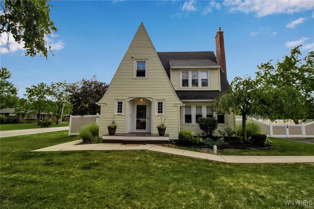 7196 Ward Road, Wheatfield, New York 14120, Wheatfield, New York 14120, 3 Bedrooms Bedrooms, 10 Rooms Rooms,1 BathroomBathrooms,Residential,For Sale,7196 Ward Road, Wheatfield, New York 14120,B1633608