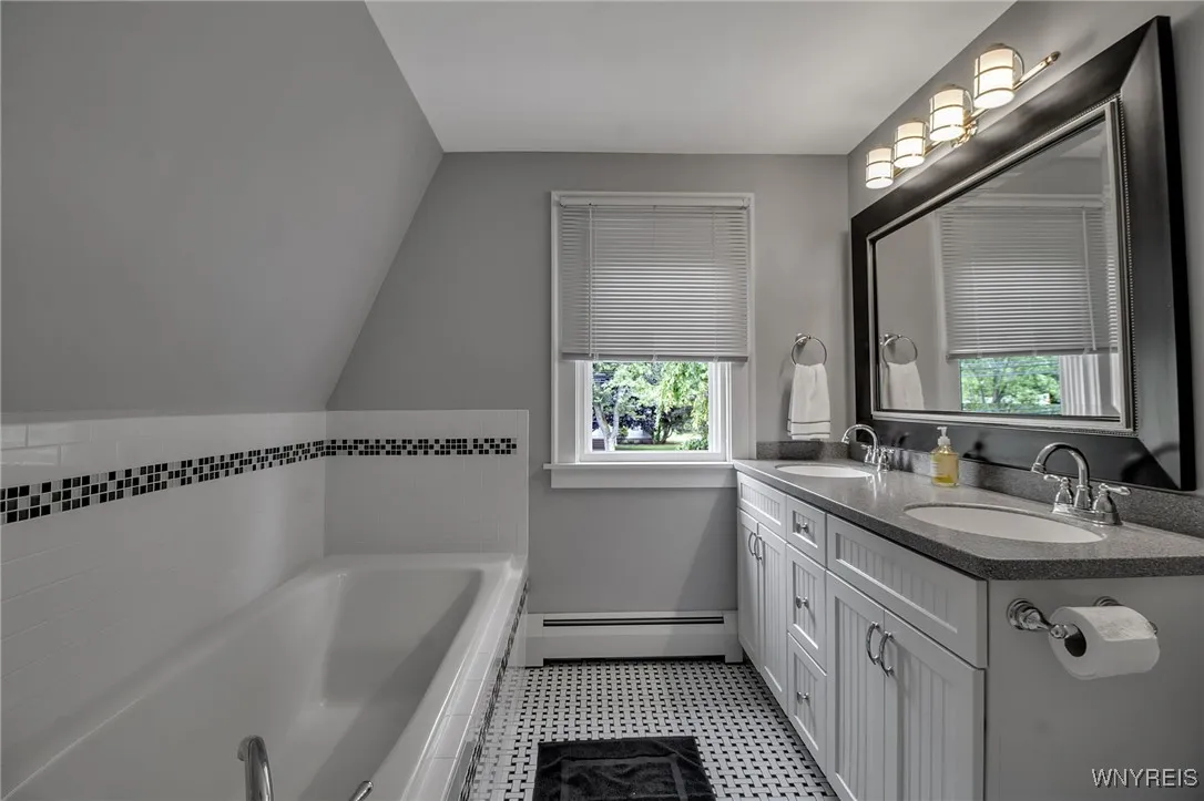 7196 Ward Road, Wheatfield, New York 14120, Wheatfield, New York 14120, 3 Bedrooms Bedrooms, 10 Rooms Rooms,1 BathroomBathrooms,Residential,For Sale,7196 Ward Road, Wheatfield, New York 14120,B1633608