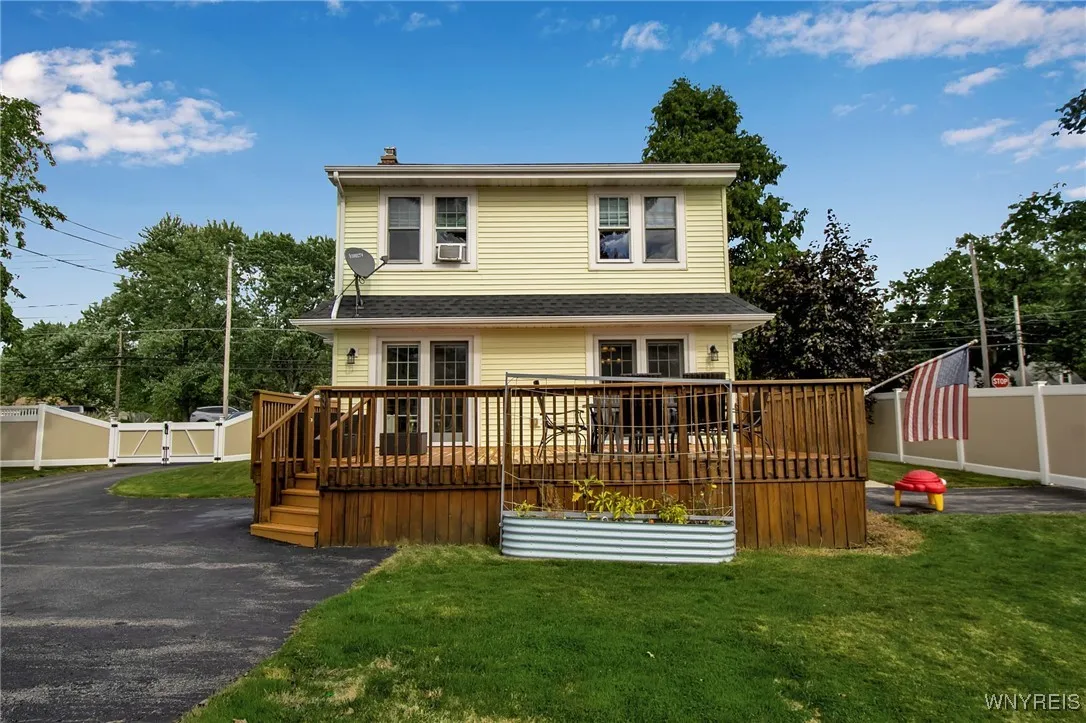 7196 Ward Road, Wheatfield, New York 14120, Wheatfield, New York 14120, 3 Bedrooms Bedrooms, 10 Rooms Rooms,1 BathroomBathrooms,Residential,For Sale,7196 Ward Road, Wheatfield, New York 14120,B1633608