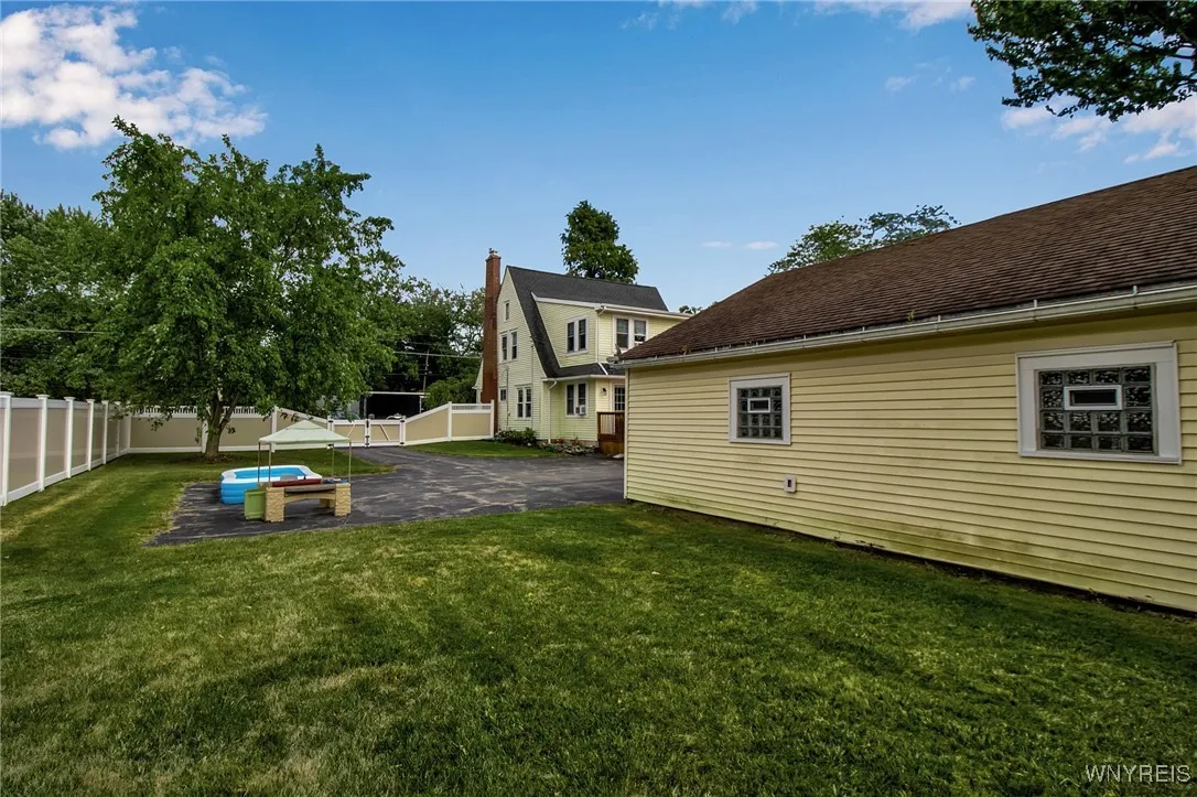 7196 Ward Road, Wheatfield, New York 14120, Wheatfield, New York 14120, 3 Bedrooms Bedrooms, 10 Rooms Rooms,1 BathroomBathrooms,Residential,For Sale,7196 Ward Road, Wheatfield, New York 14120,B1633608