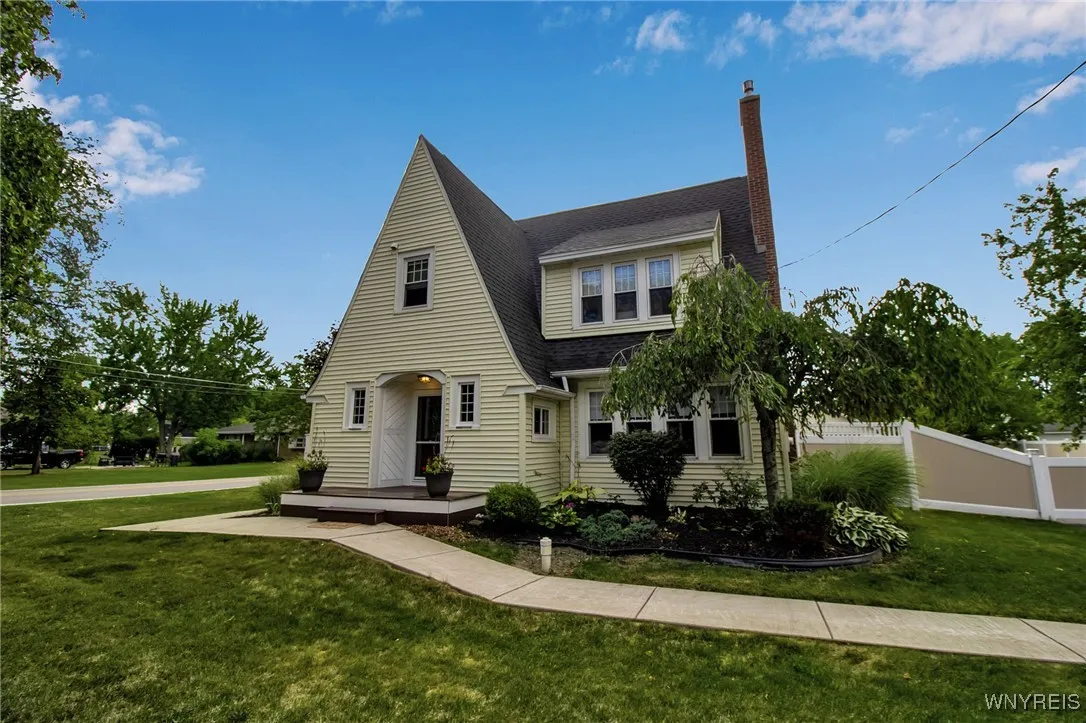 7196 Ward Road, Wheatfield, New York 14120, Wheatfield, New York 14120, 3 Bedrooms Bedrooms, 10 Rooms Rooms,1 BathroomBathrooms,Residential,For Sale,7196 Ward Road, Wheatfield, New York 14120,B1633608