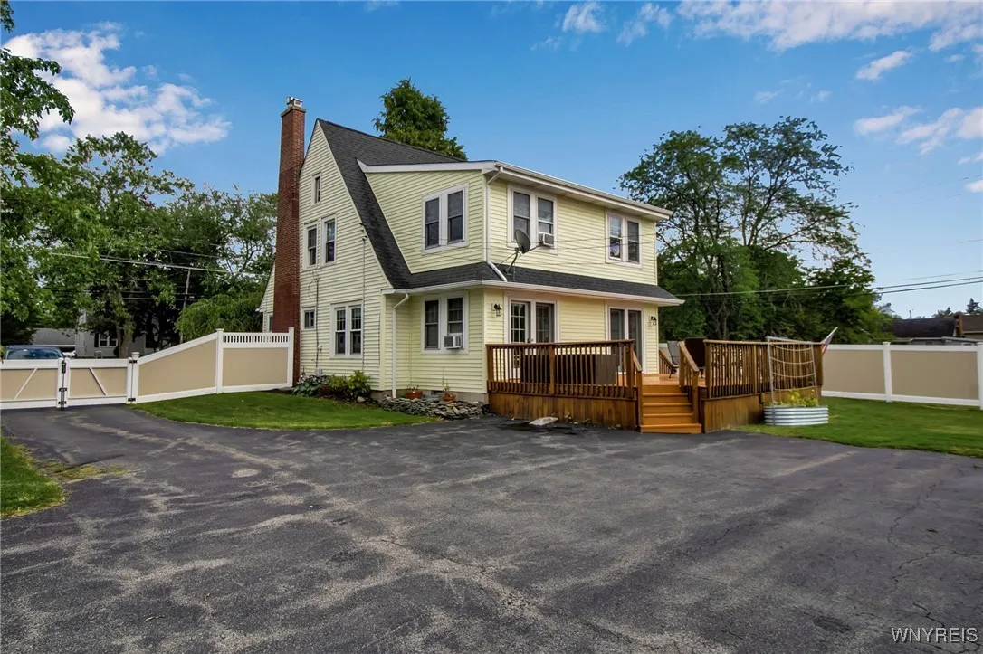 7196 Ward Road, Wheatfield, New York 14120, Wheatfield, New York 14120, 3 Bedrooms Bedrooms, 10 Rooms Rooms,1 BathroomBathrooms,Residential,For Sale,7196 Ward Road, Wheatfield, New York 14120,B1633608