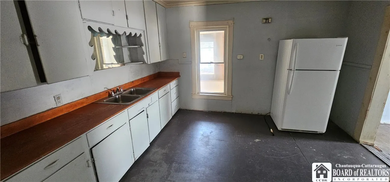 Upper front apt
