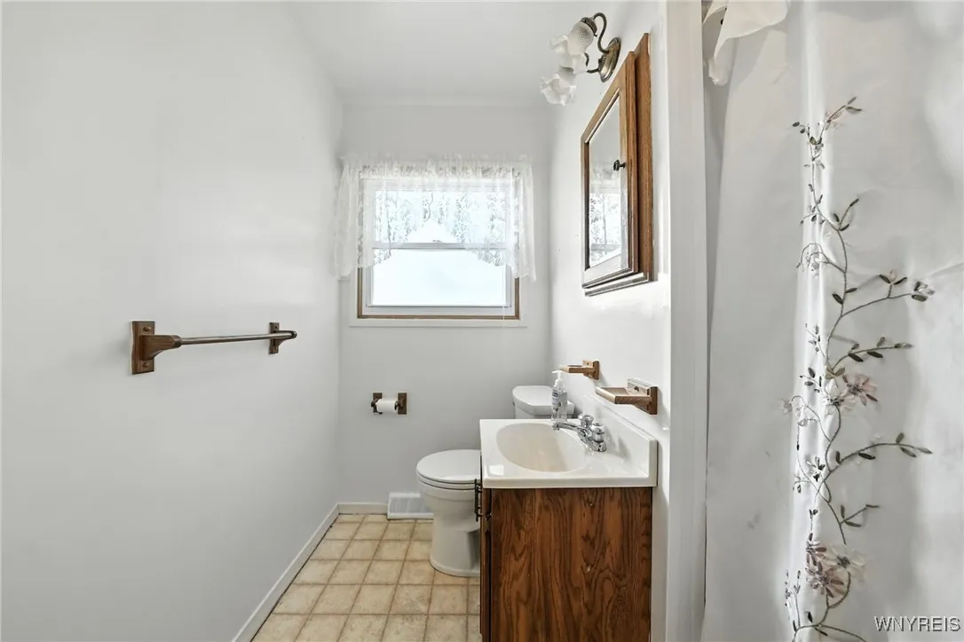 264 Willowbend Road, Tonawanda, New York 14150, Tonawanda, New York 14150, 3 Bedrooms Bedrooms, 8 Rooms Rooms,1 BathroomBathrooms,Residential,For Sale,264 Willowbend Road, Tonawanda, New York 14150,0,B1631594