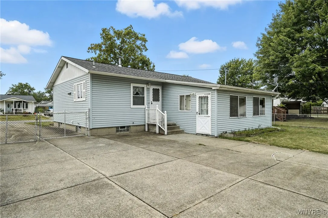 264 Willowbend Road, Tonawanda, New York 14150, Tonawanda, New York 14150, 3 Bedrooms Bedrooms, 8 Rooms Rooms,1 BathroomBathrooms,Residential,For Sale,264 Willowbend Road, Tonawanda, New York 14150,0,B1631594
